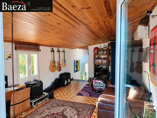 Chalet con piscina privada, terreno y buhardilla — 12