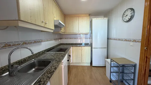 ¡Vistas despejadas al mar desde un piso 11 en Residencial El Brezo! — 12