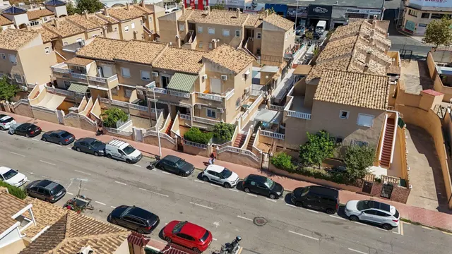 ESTUPENDA VIVIENDA EN PLANTA BAJA CON PISCINA COMUNITARIA — 33