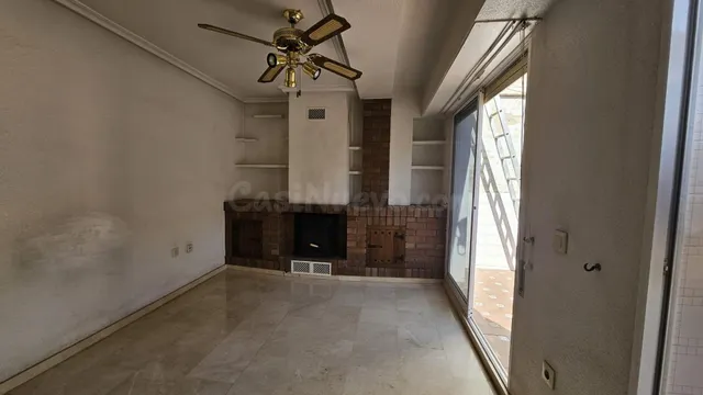 Se Vende Casa de Tres Plantas con garaje doble y trastero. - foto 2
