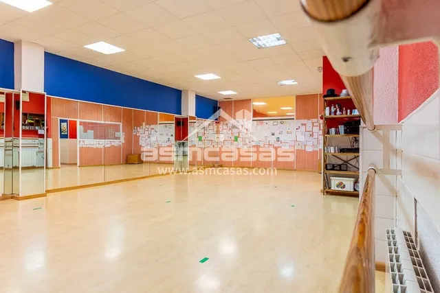 LOCAL COMERCIAL AMPLIO EN BENICASIM PUEBLO