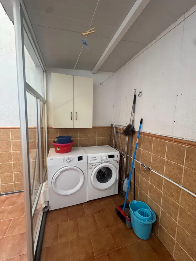 Se alquila piso por temporada en zona Capuchinos con aparcamiento. — 16
