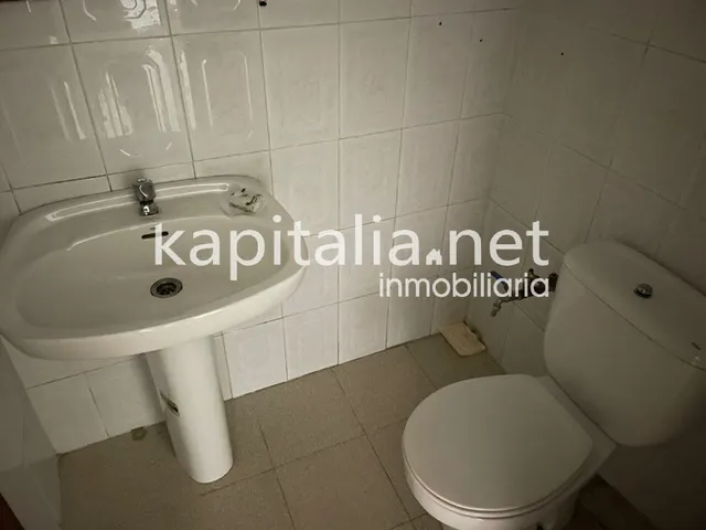 Local en alquiler en el Llombo de Ontinyent junto a colegio — 5