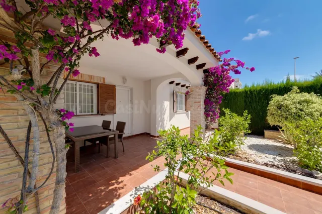 ESPECTACULAR BUNGALOW EN ORIHUELA COSTA CON PISCINA COMUNITA - foto 3