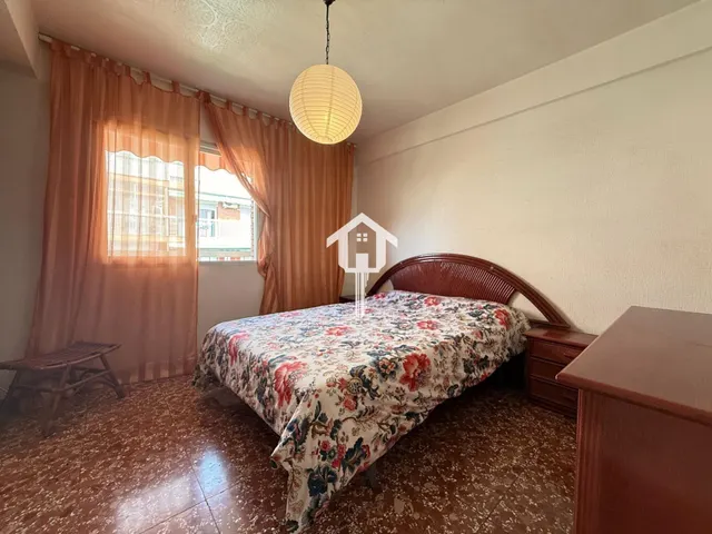 Piso en venta en Alicante. 85m2, 3 habitaciones, 1 baño con bañera, tercera planta con ascensor. zona de campoamor — 25