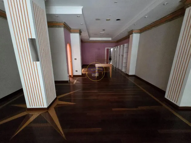 Amplio local comercial en zona de paso — 2