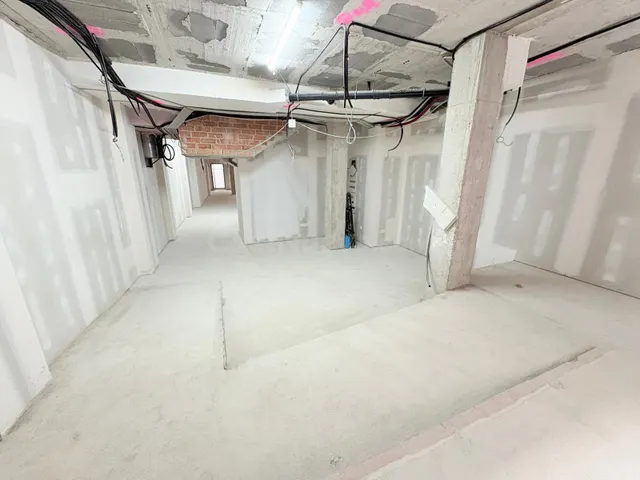 Local comercial 216m² en alquiler - El Centre