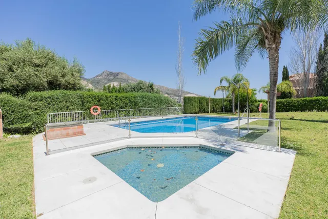 Chalet con Vistas al Mar  y la Montaña – Ubicación Privilegiada — 2