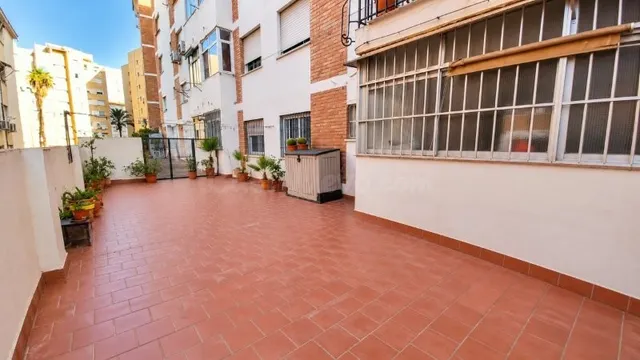 ESTUPENDO PISO EN VENTA EN MALAGA - foto 2