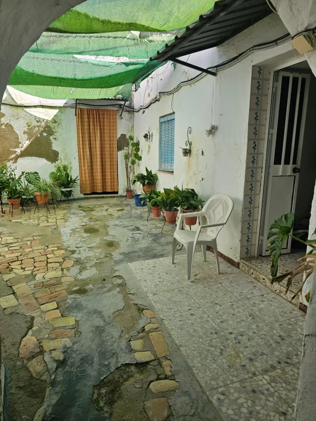 CASA CON AMPLIOS EXTERIORES EN BARRIO SAN MIGUEL - foto 3