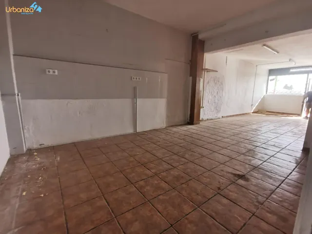OPORTUNIDAD!! LOCAL EN VENTA CON POSIBILIDADES DE USO COMO VIVIENDA. — 4