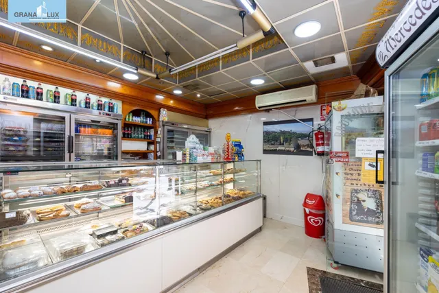 Oportunidad de negocio por jubilación. Se vende local con negocio instalado y funcionado. Ancha de Gracia. — 7