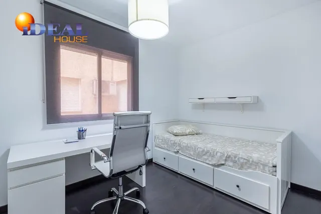 Piso en urbanización con piscina en Las Gabias — 16