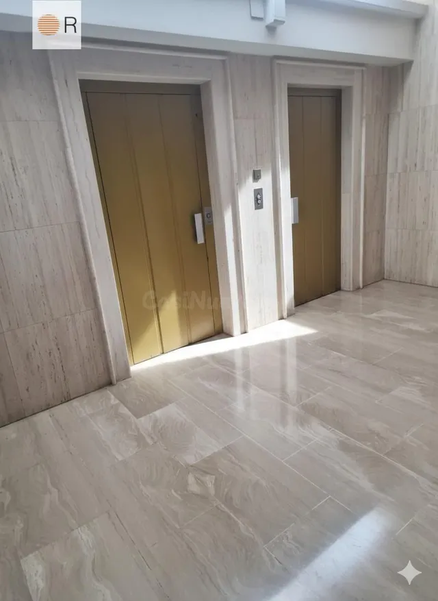 Amplio Piso 5 dormitorios, 2 baños, terraza, trastero, patio - foto 2