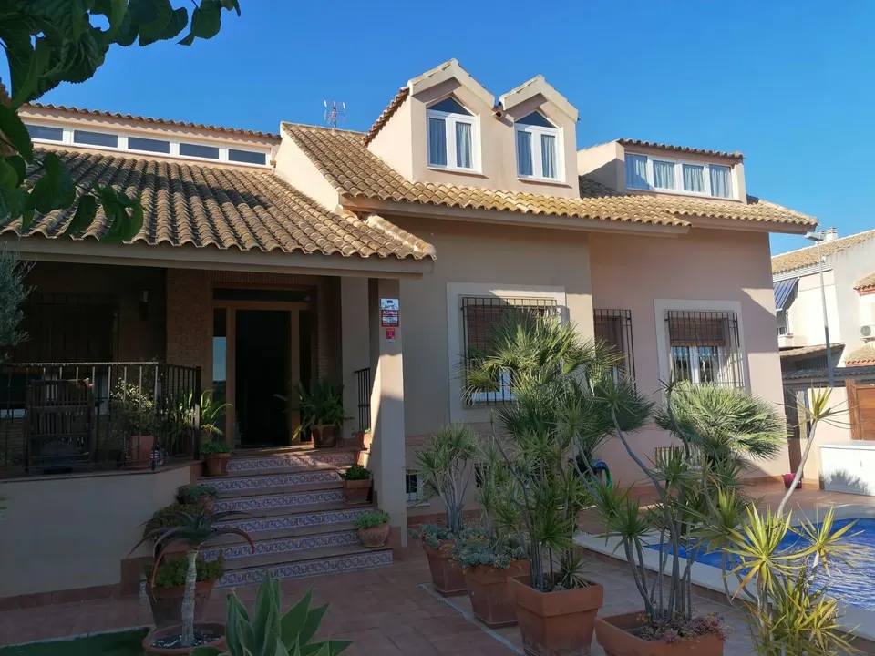 SE VENDE PRECIOSO CHALET EN LOS ALCÁZARES