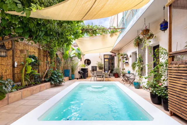 Casa unifamiliar en venta con piscina privada, 5 dormitorios