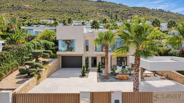 Villa de Lujo con Piscina Climatizada en Jávea - 4 Habitacio