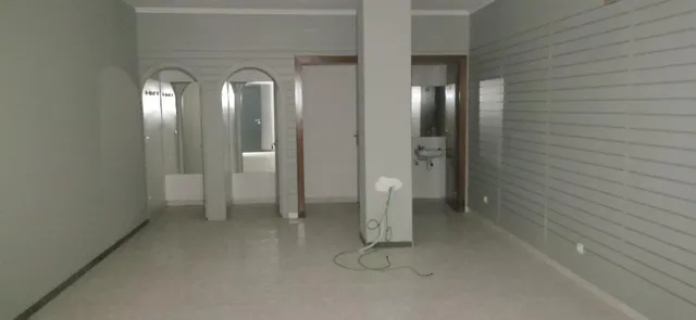 Gran local comercial en esquina al lado del Ayuntamiento — 8