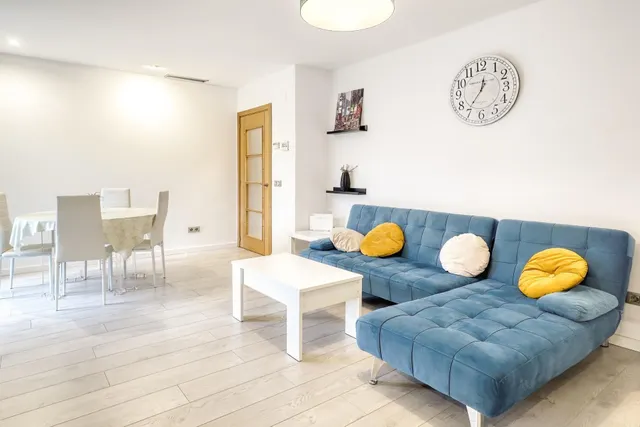 Piso planta baja con amplio jardín y licencia turística en F - foto 2