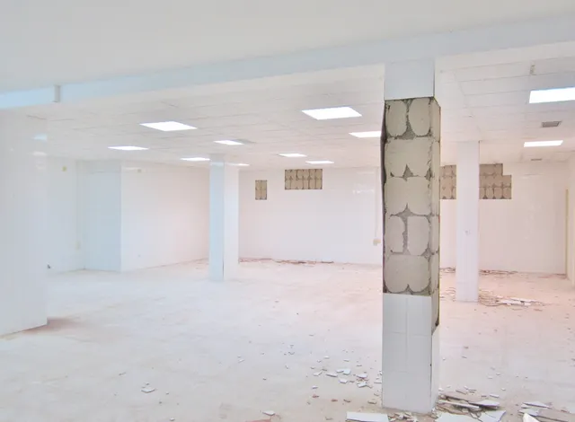 Oportunidad invesores!!! Gran local comercial de 300 metros en la Av. de Denia. — 2