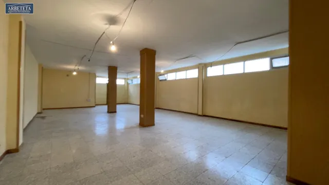 Se alquila local en la zona de Avd. del Ejercito, Guadalajara. — 23