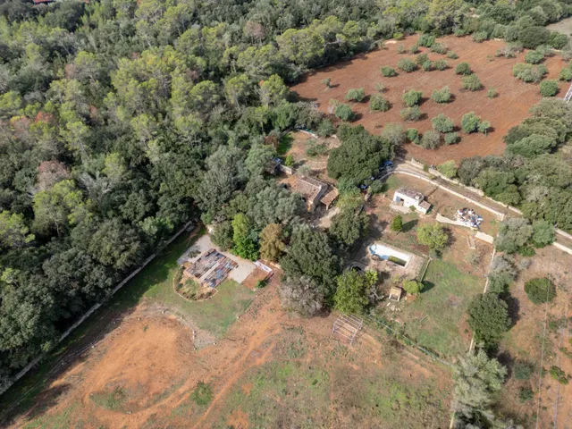 Finca rústica con 3 dormitorios, piscina y múltiples posibilidades en Inca. — 42