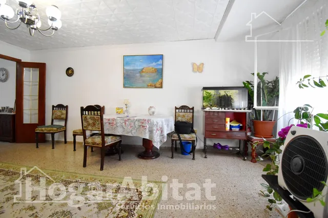 ¡4 DORMITORIOS! MUY AMPLIO CON BALCÓN EN EL CENTRO - foto 3