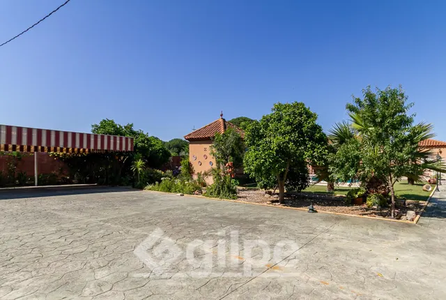 Chalet en venta en Marchena. — 4