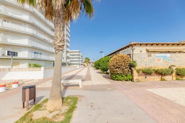 LUMINOSO APARTAMENTO CON VISTAS AL MAR A LA PLAYA DE DAIMÚS. — 21