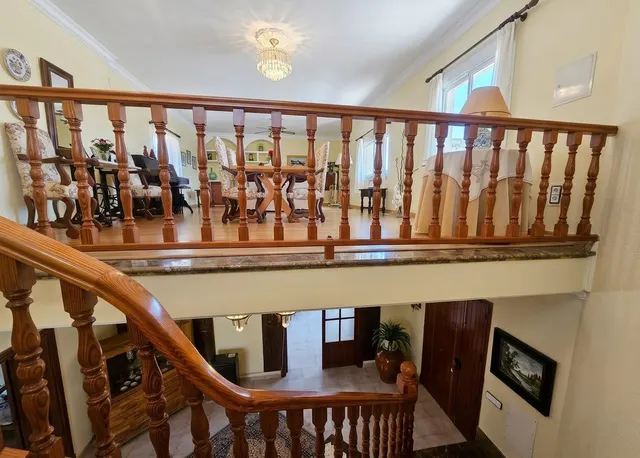 Exceptional Detached Corner Villa with Swimming Pool and Prime Location — 18