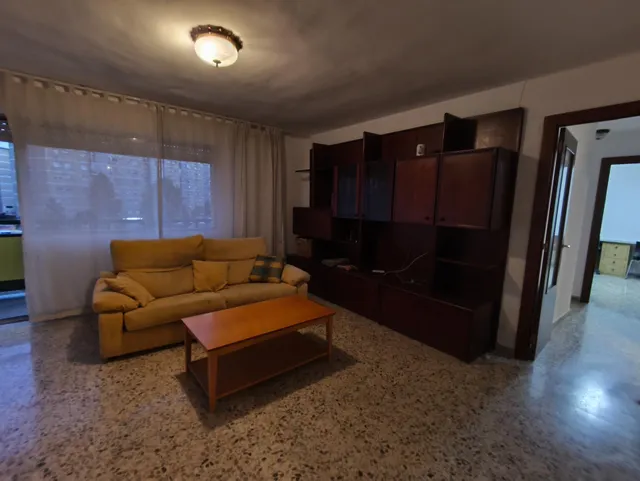 Piso de 89m2. Distribuido en tres dormitorios, salón, cocina y baño — 6