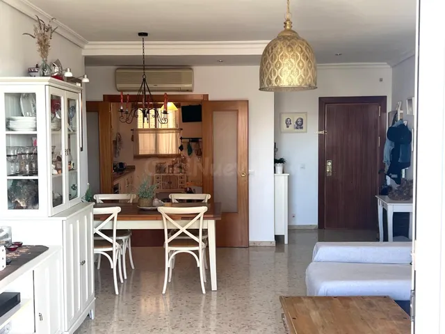 Vivienda con terraza y 4 dormitorios en Santa Clara, urbanización privada con zonas verdes. — 4