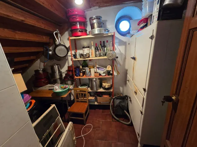 SE VENDE CASA EN VALENCIA DE DON JUAN, 2 PLANTAS, 5 HAB., 2 COCINA, BAÑO, ASEO, PATIO, COCHERA. — 30