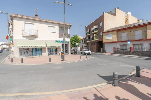OPORTUNIDAD DE AMPLION PISO EN CHURRIANA DE LA VEGA, JUNTO PARADA DEL METRO — 46
