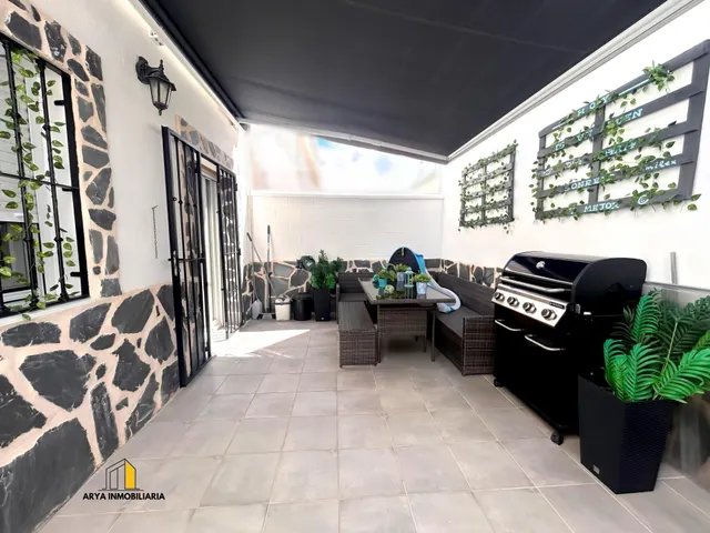 CHALET ADOSADO TOTALMENTE REFORMADO · CALIDAD, LUZ Y CONFORT — 18