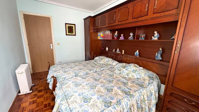 ¡PARA REFORMAR! Espacioso piso de 3 hab. con garaje cerrado  - foto 3