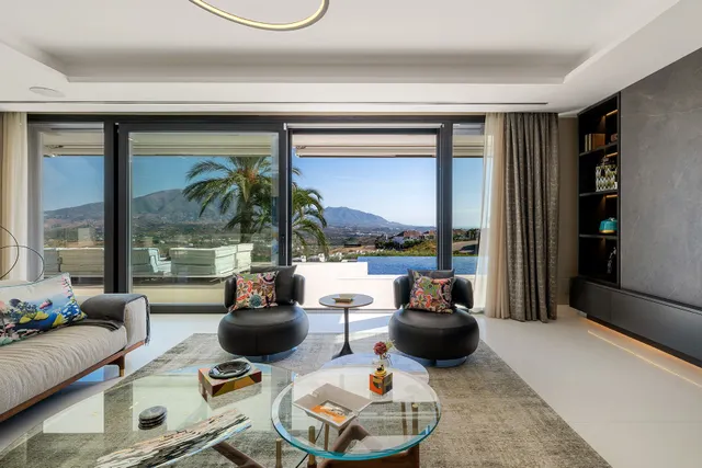 Spectacular Contemporary Villa with Exquisite Quality and Beautiful Views — 17