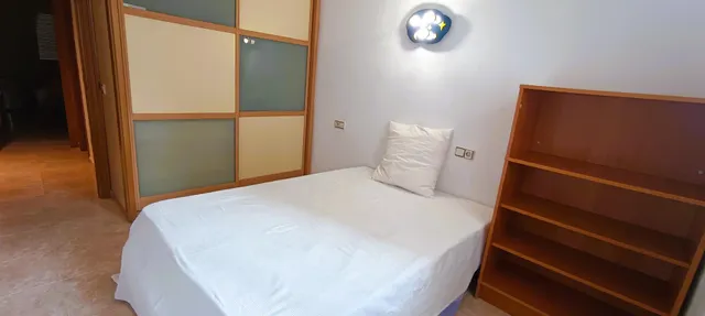 Piso luminoso junto a la playa con terraza y vistas parciales al mar en la gruta — 32