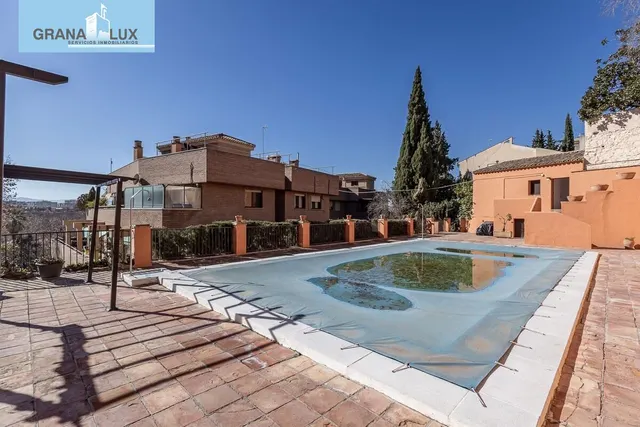 EXCLUSIVO PISO CON JARDÍN PRIVATIVO EN UNA DE LAS MEJORES URBANIZACIONES DE GRANADA — 46