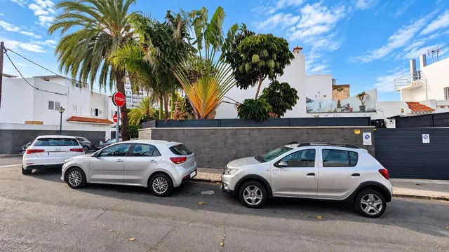 Casa de dos plantas con parcela, amplios exteriores, aparcamiento y azotea en Las Palmas de Gran Canaria — 19