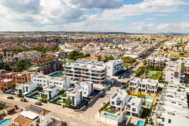 Apartamento de 3 dormitorios en Punta Prima — 32