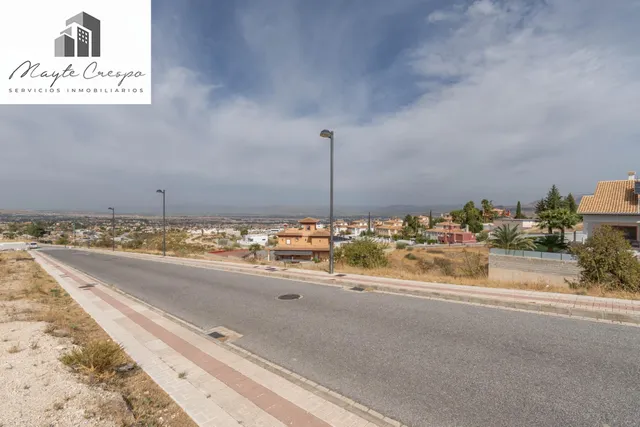 Terreno urbano de 750 m2 en Altos de La Zubia. Parcela 17, manzana M — 18