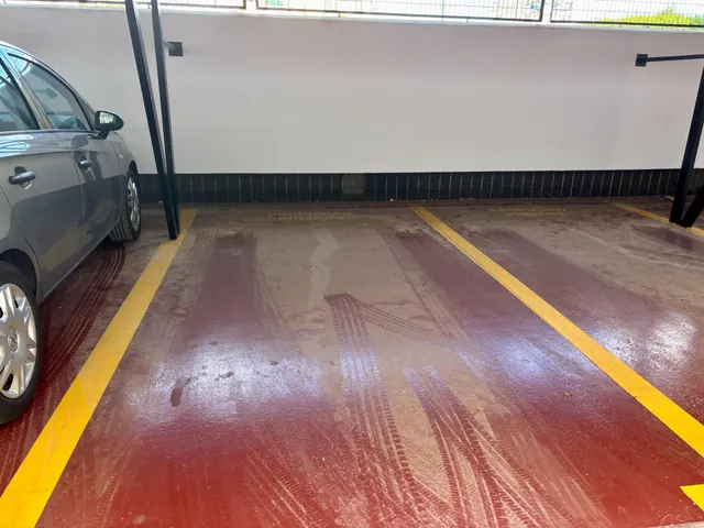 Amplio y luminoso  piso avda. isaac peral (carretera cadiz) — 27