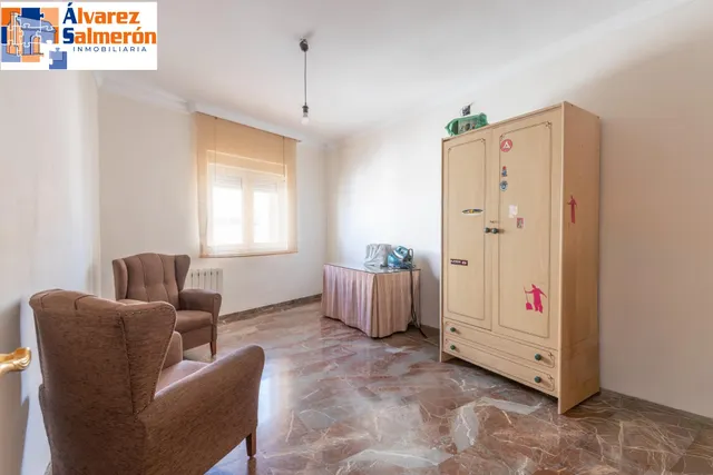 Casa en esquina en venta en Las Gabias — 44