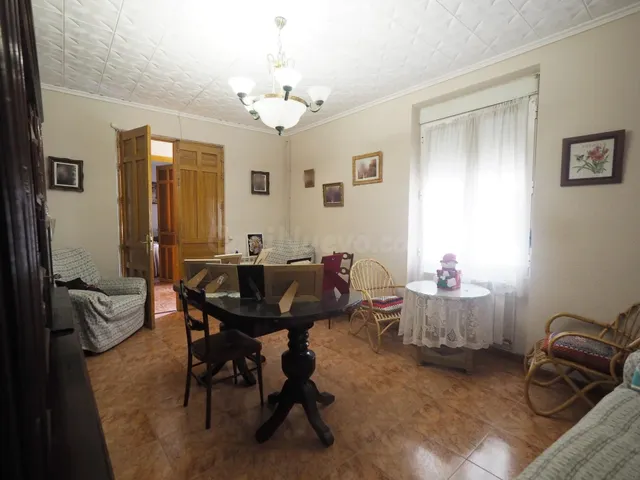 Amplia Casa en el Corazón de Tomelloso - Oportunidad para Re