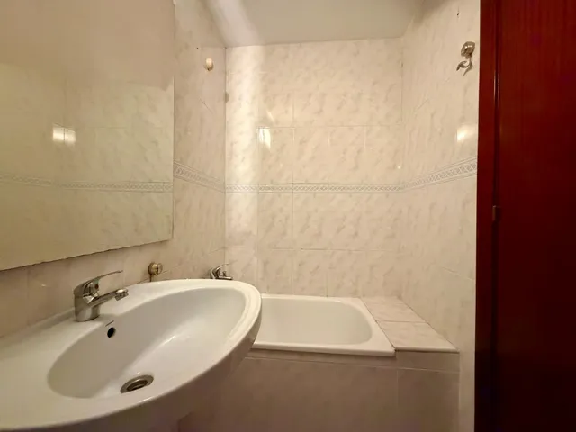 ¡EN EXCLUSIVA! Planta baja de 4 habitaciones con una espectacular terraza de casi 300 m2 en el centro de Montornès del Vallès. — 34