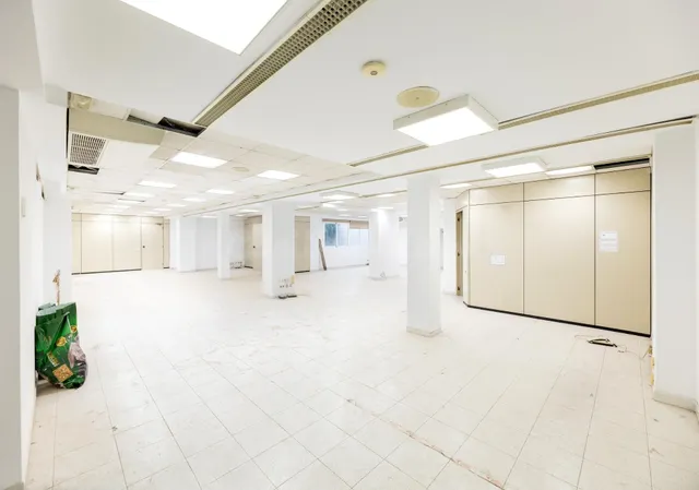 Vivienda de 170 m2 con 5 dormitorios en Gran Vía – Amplia y con gran potencial — 2