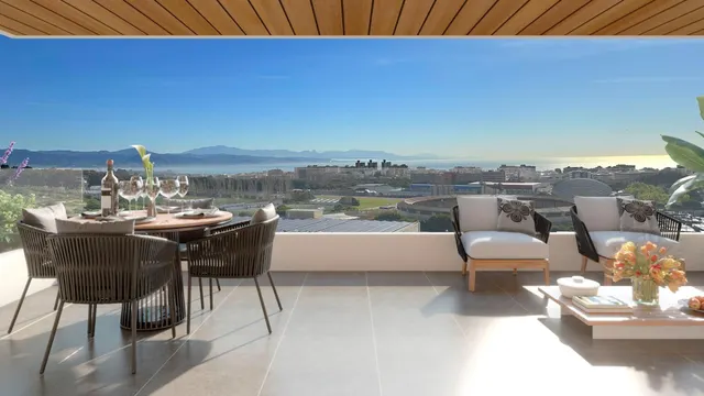 Apartamento planta baja. 3 dormitorios y 2 baños. Torremolinos — 2