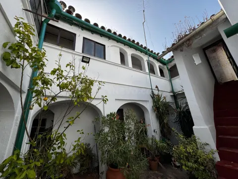 MAGNIFICA CASA PARA REFORMAR JUNTO UNIVERSIDAD DE DERECHO, CORDOBA CAPITAL