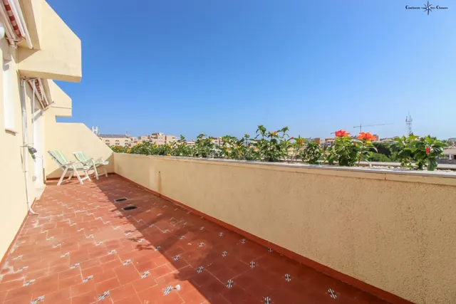 ÁTICO DE 2 DORMITORIOS Y 2 BAÑOS CON TERRAZA DE 50M2 CON VIS - foto 4